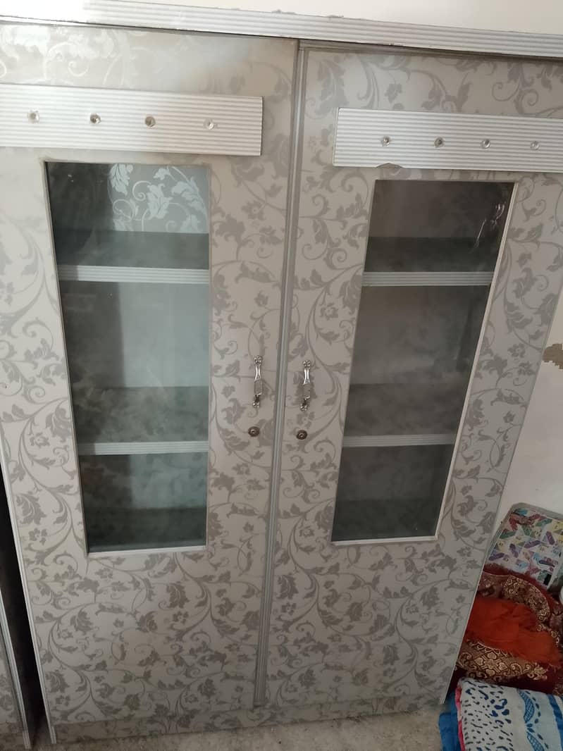 5 PCs bedroom set for sale 3 door almari dressingtable double bed 1