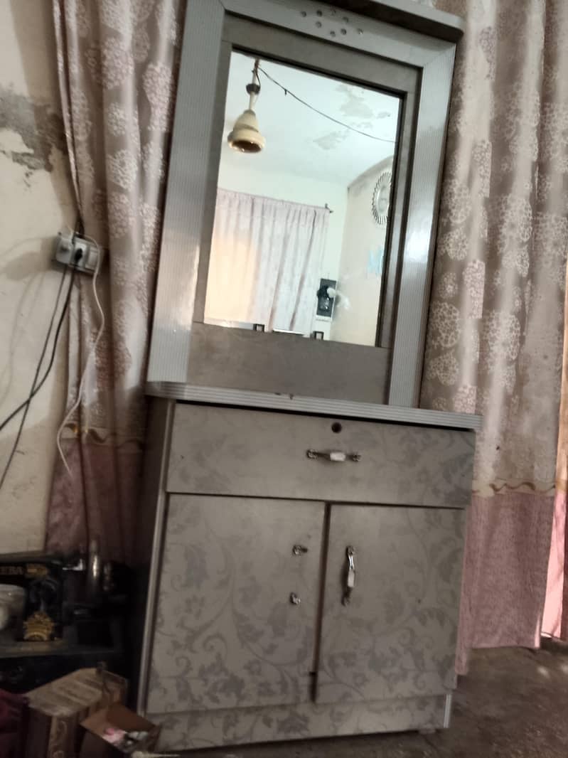 5 PCs bedroom set for sale 3 door almari dressingtable double bed 3