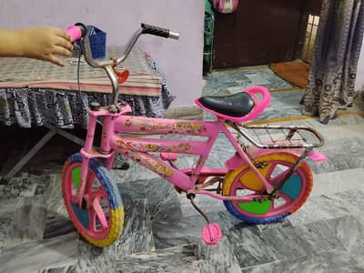 girls cycle