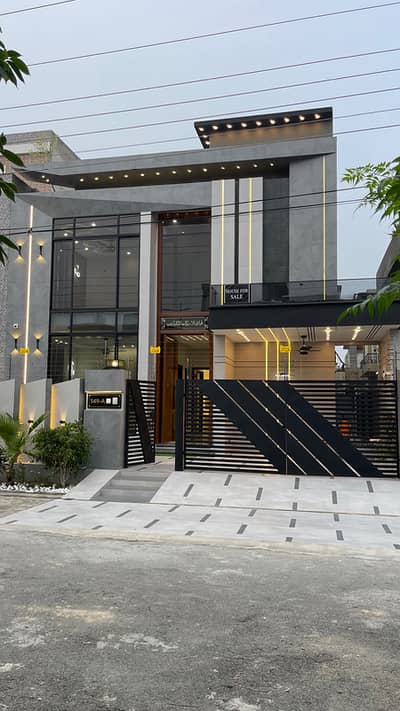 10 Marla Ultra Modern House For Sale in Central Park | Prime Location