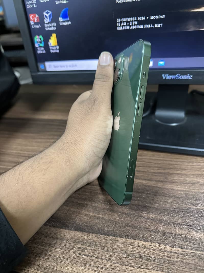 Apple iPhone 13 2