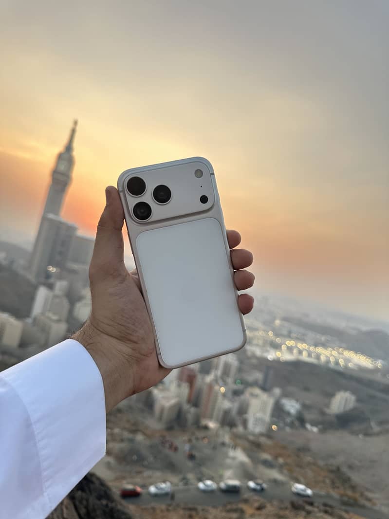 Apple iPhone 17 Pro Max 0