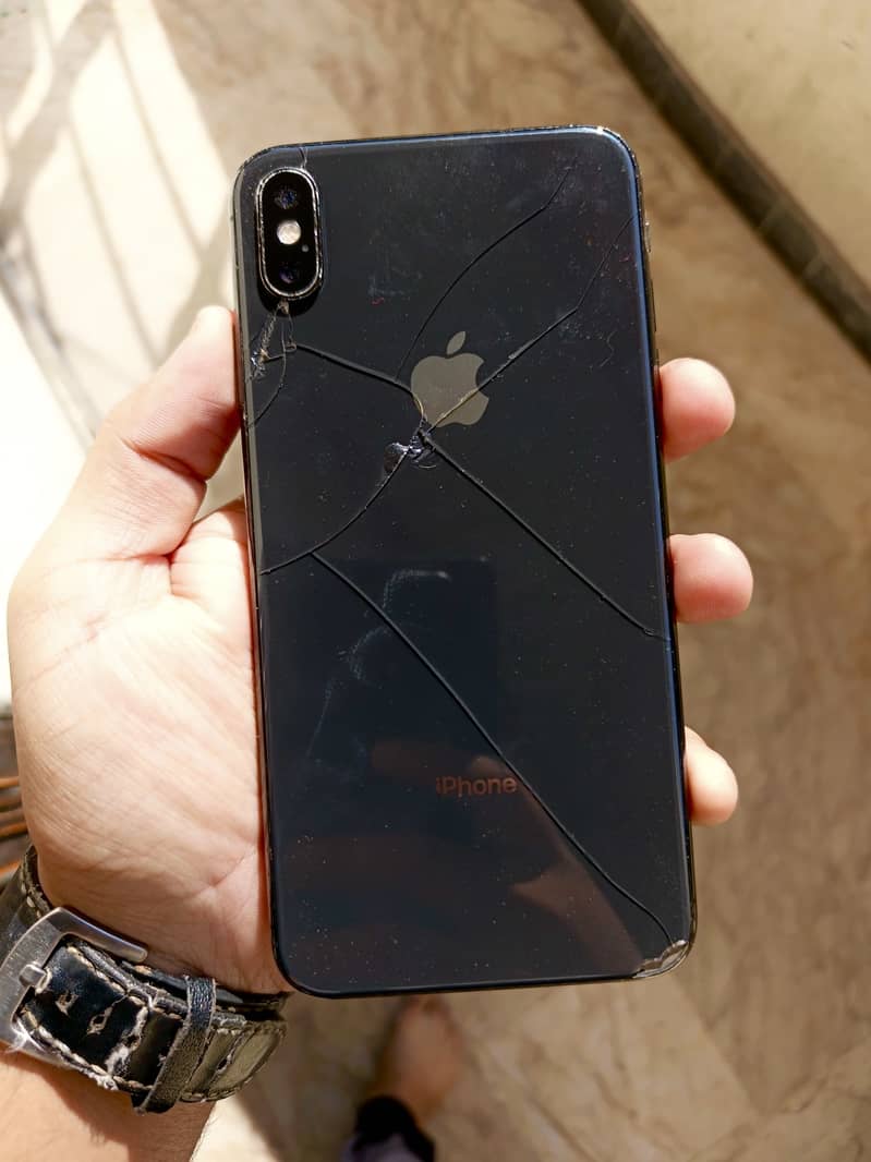 Apple iPhone XS Max 3