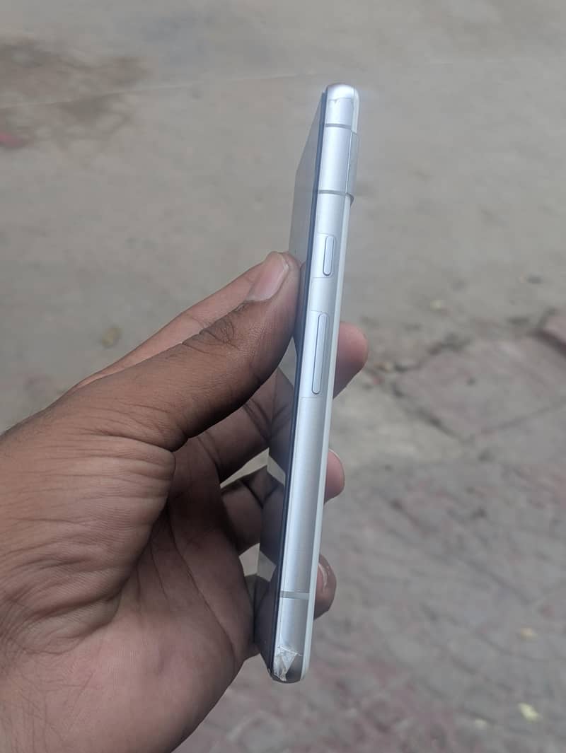 Google Pixel 7a 03021100570 2