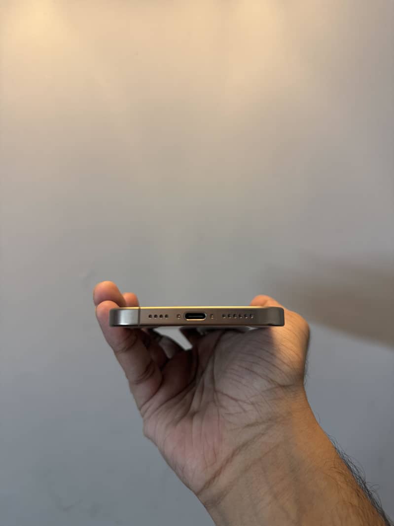 Apple iPhone 16 Pro Max 3