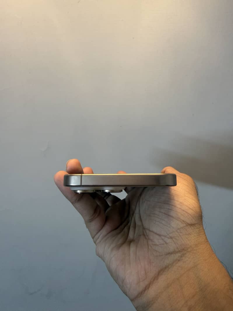 Apple iPhone 16 Pro Max 4