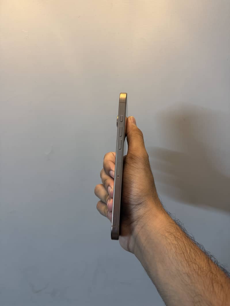 Apple iPhone 16 Pro Max 5