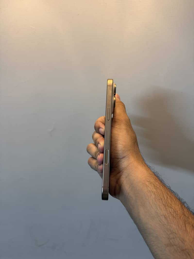 Apple iPhone 16 Pro Max 6