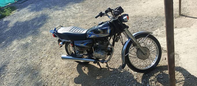 bike engine bilkul okay hai aur koi bhi Kam Nahin hai bilkul fit hai