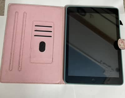 Ipad air (1st Gen) as good as new (tons of games installed)