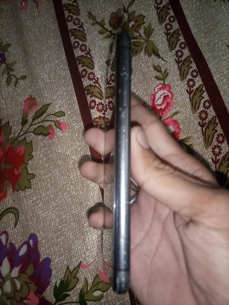 Apple iPhone 11 3
