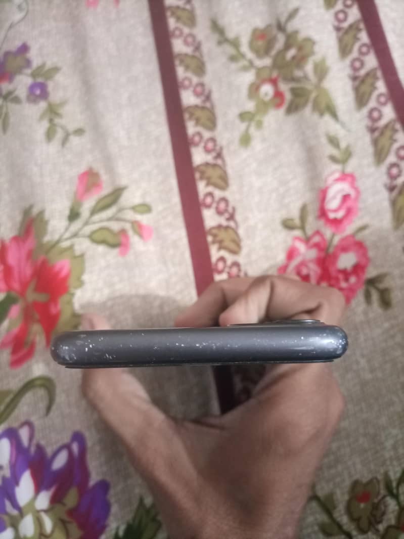 Apple iPhone 11 4