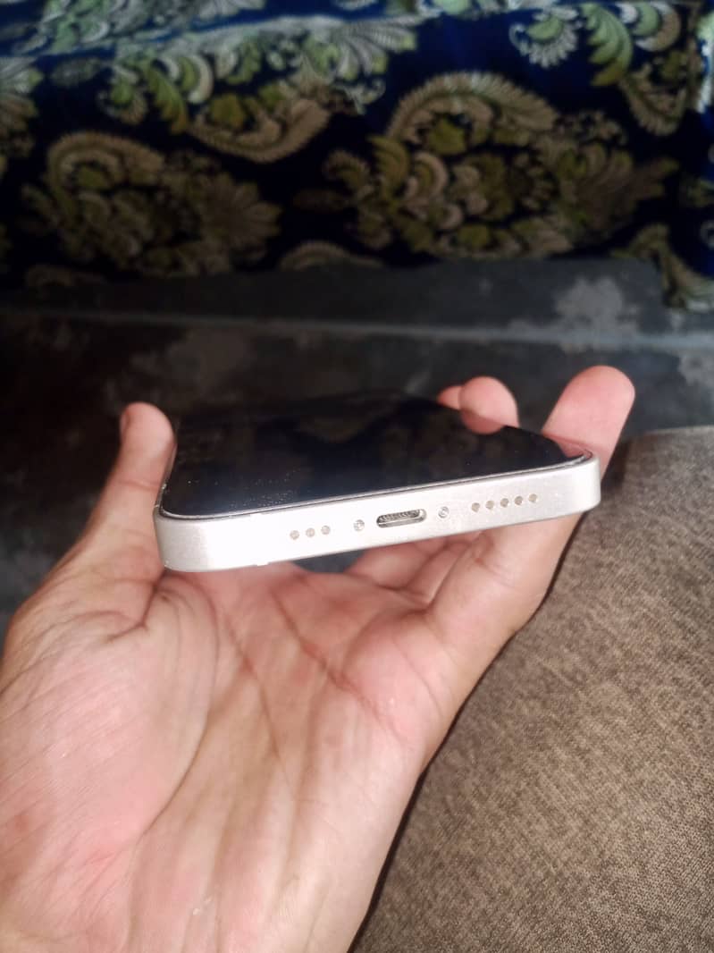 Apple iPhone 14 4