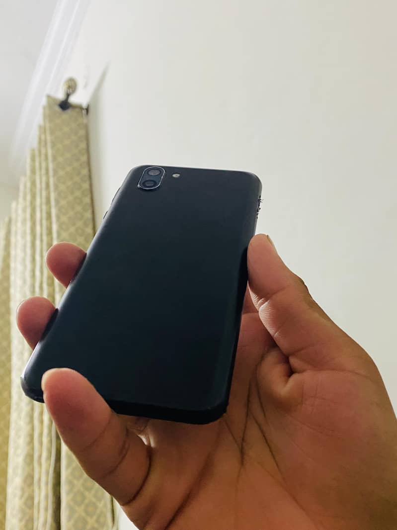 Sharp Aquos R2 2