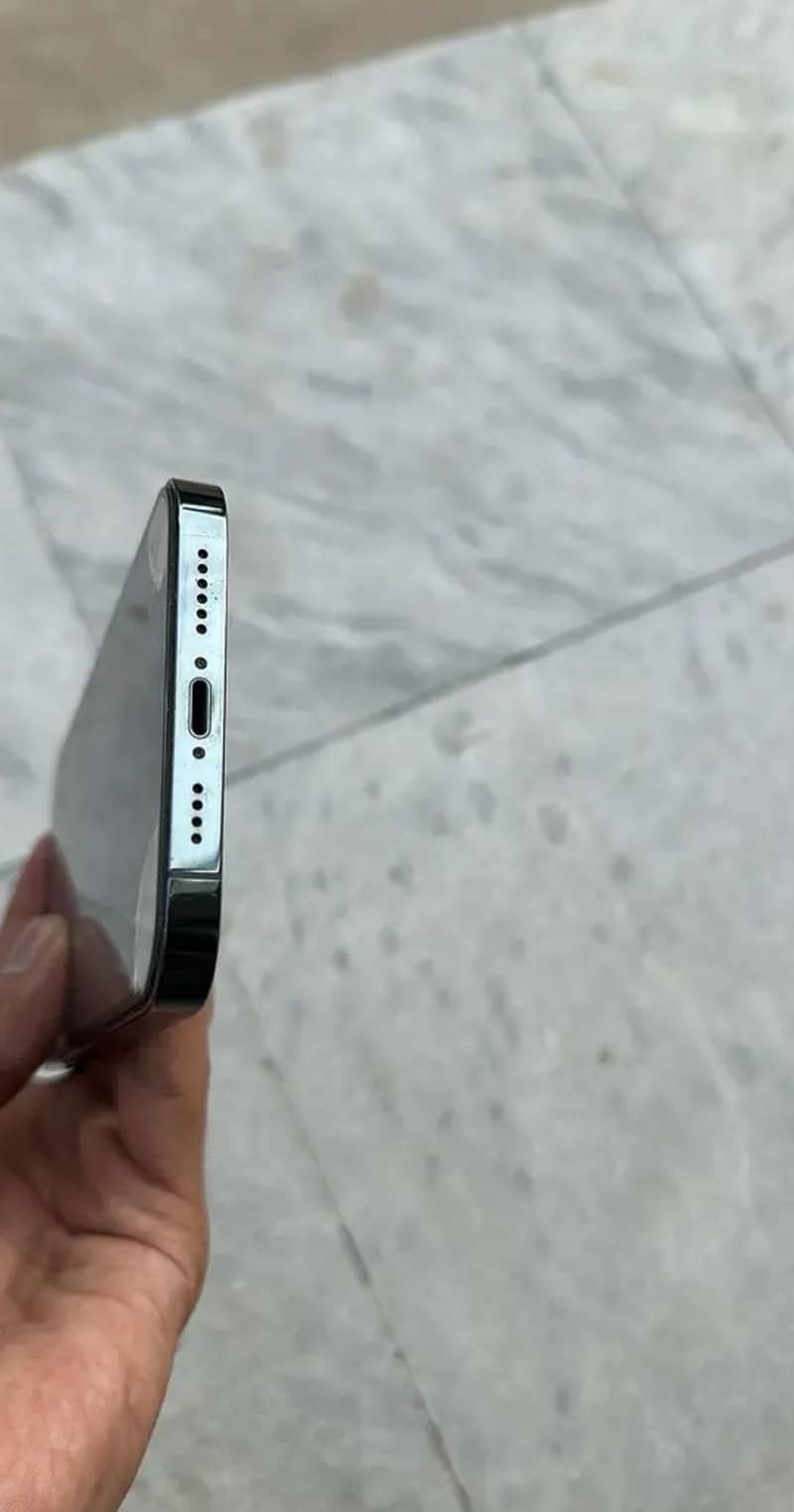 Apple iPhone 12 Pro Max 4