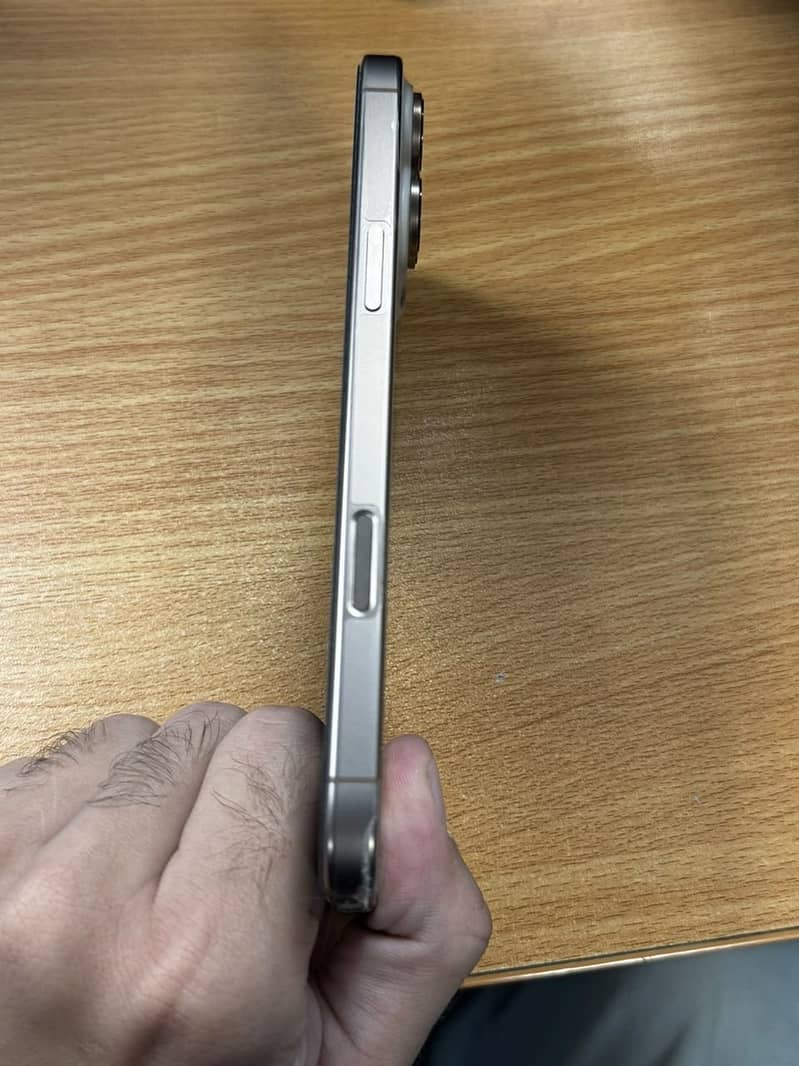 Apple iPhone 16 Pro Max 5