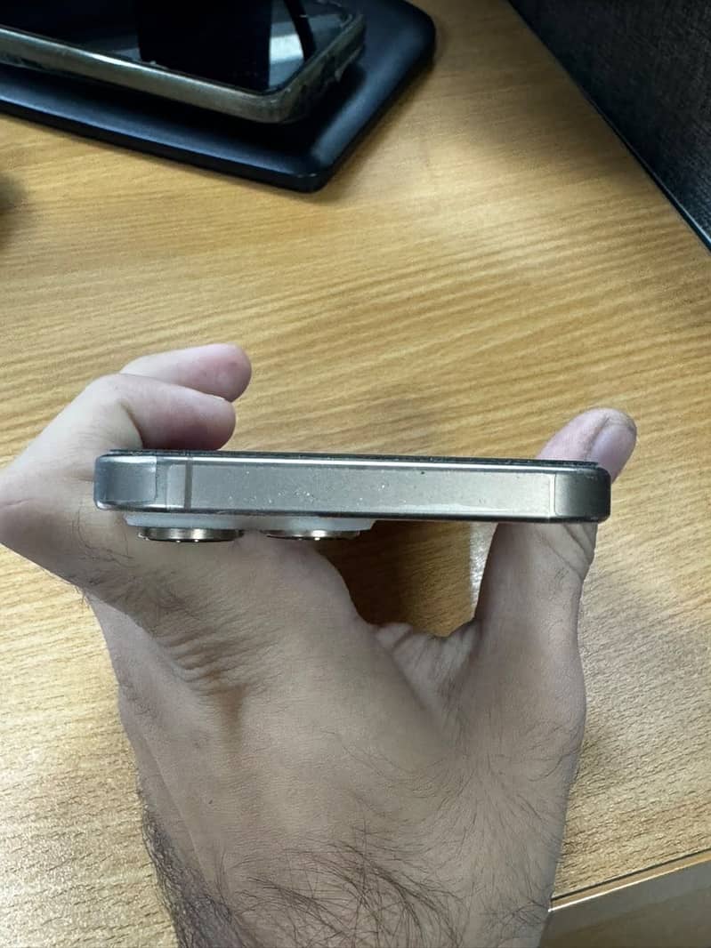 Apple iPhone 16 Pro Max 7