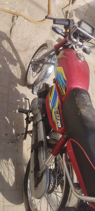 koe Kam nahii Bik mai