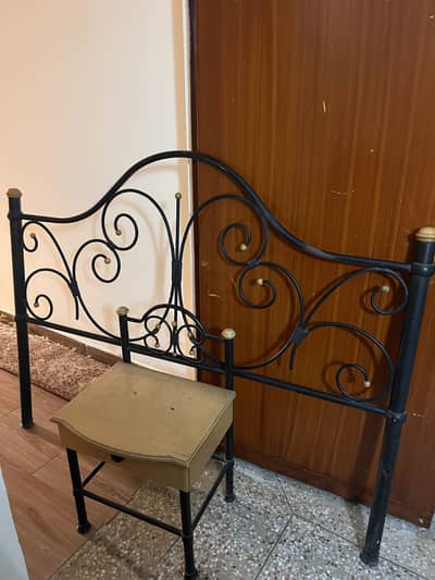 Queen Size Rod Iron Bed