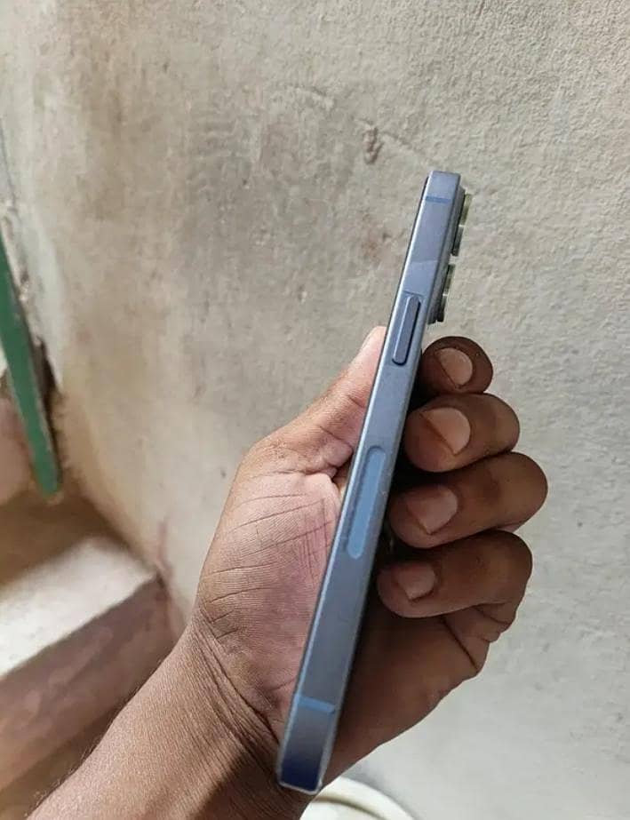 Apple iPhone 14 3