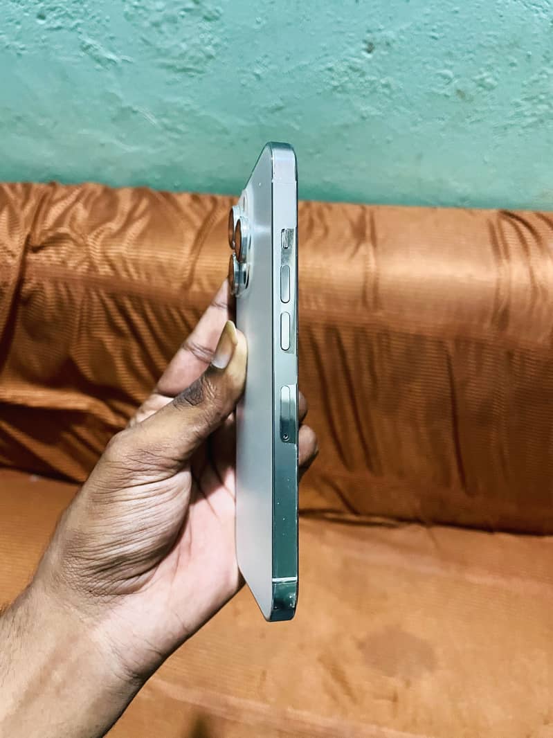 Apple iPhone 13 Pro 3