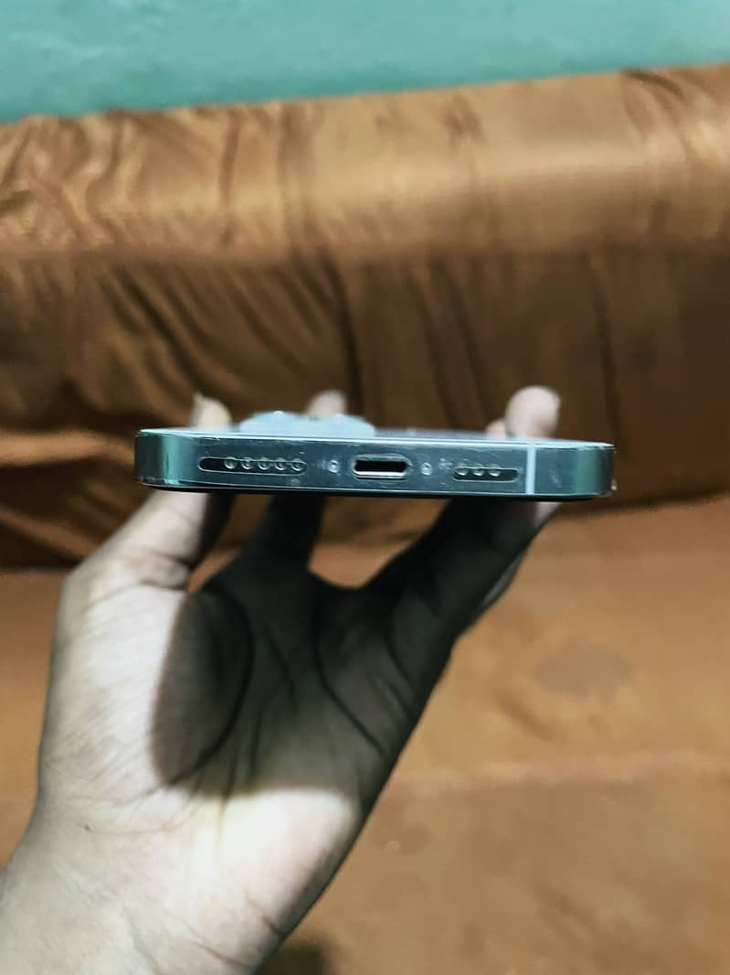 Apple iPhone 13 Pro 4