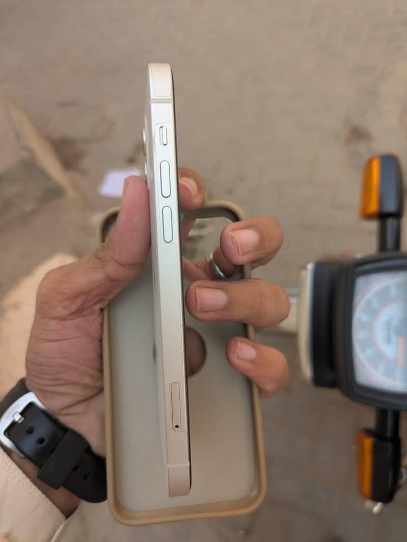 Apple iPhone 12 3