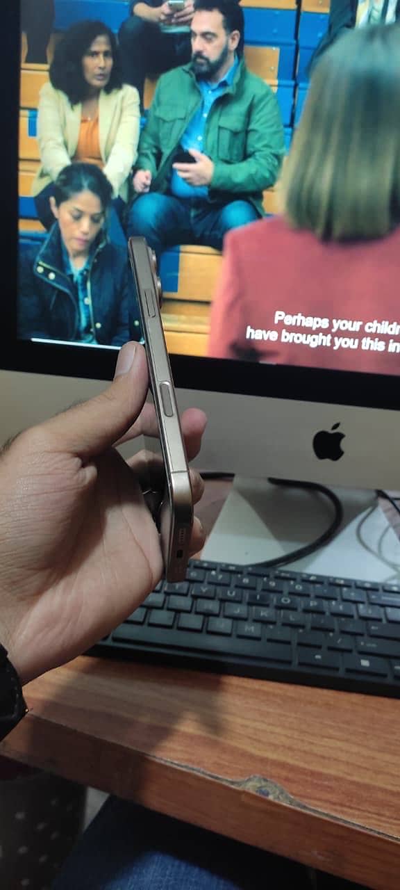 Apple iPhone 16 Pro Max 2