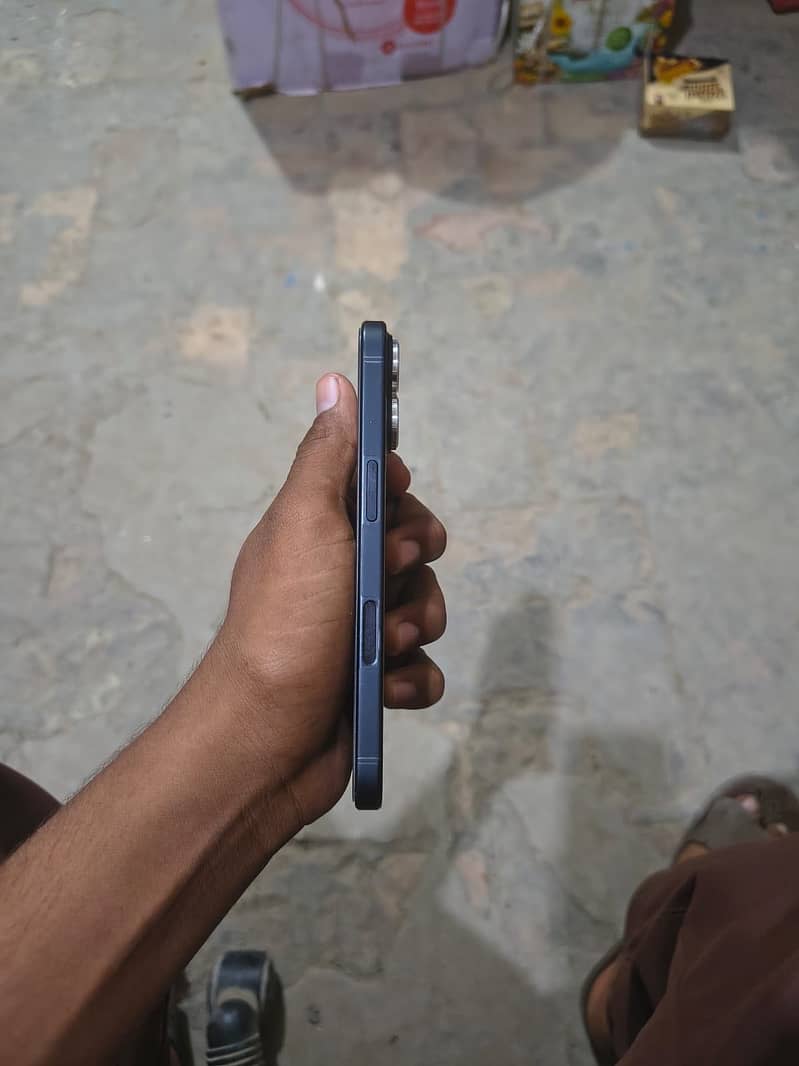 Apple iPhone 16 0