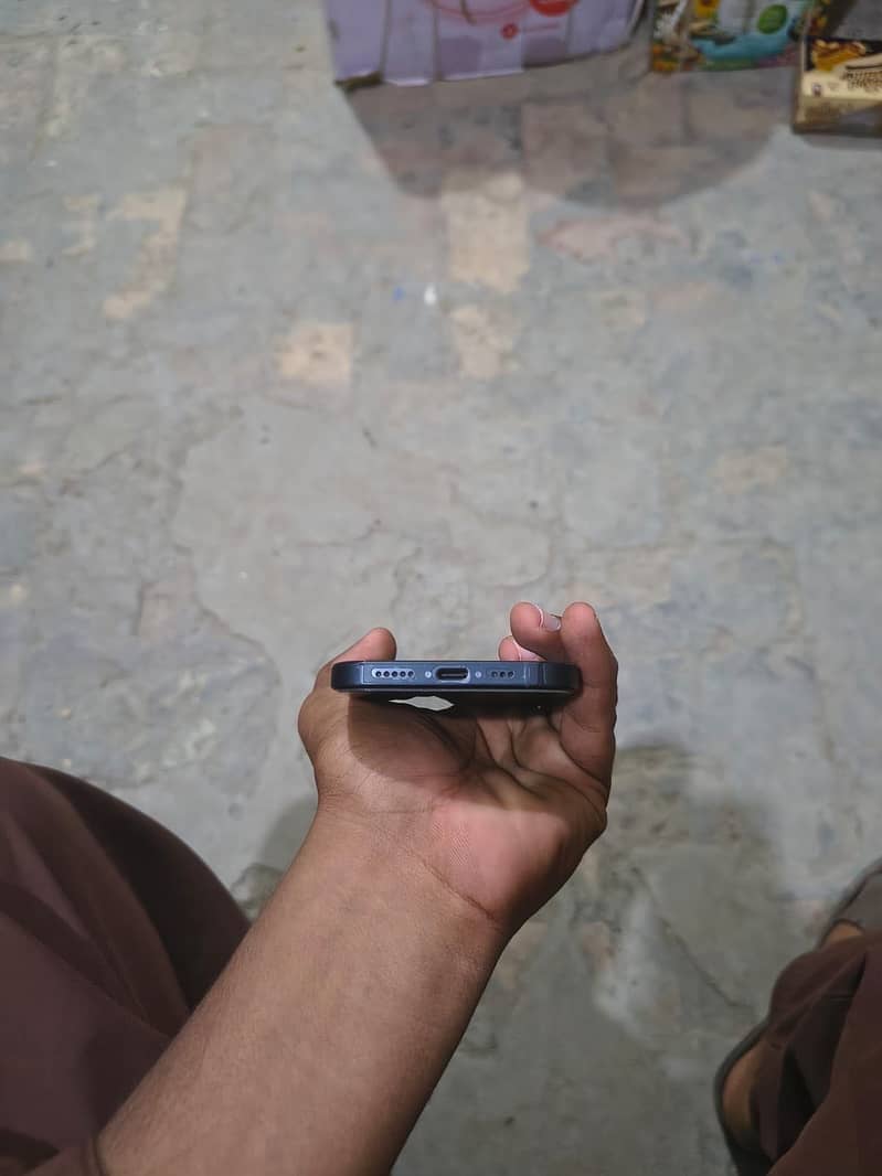 Apple iPhone 16 1