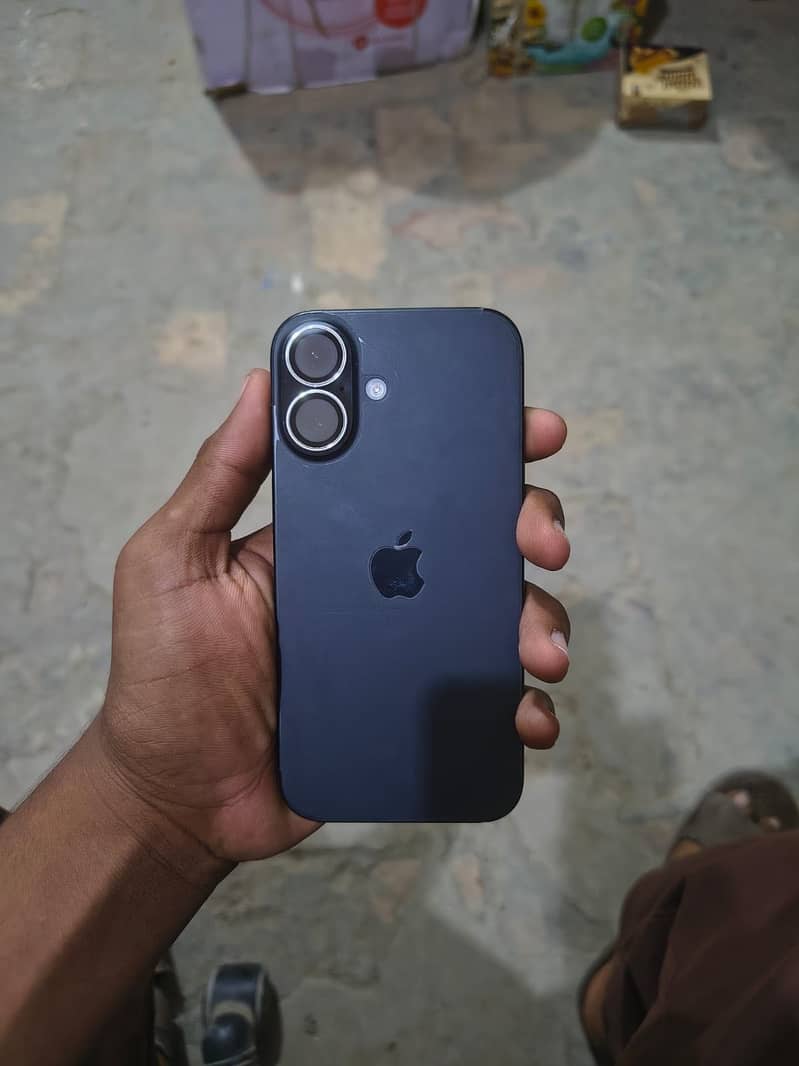 Apple iPhone 16 3