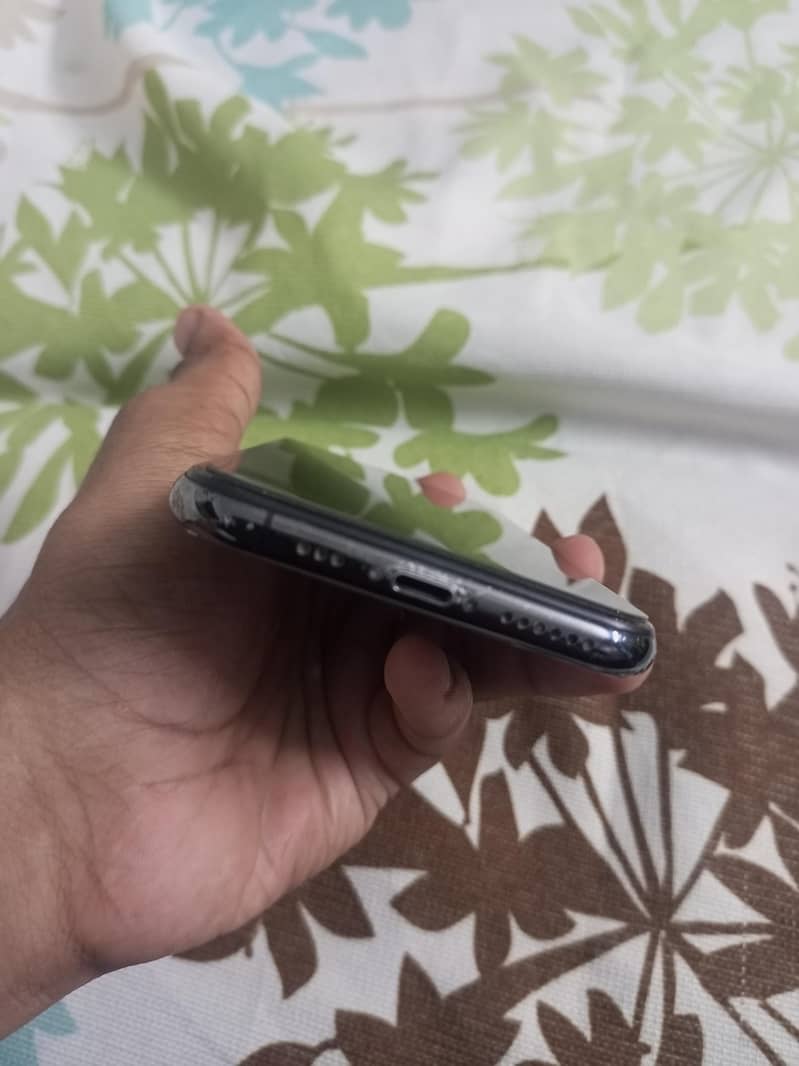 Apple iPhone XS 3