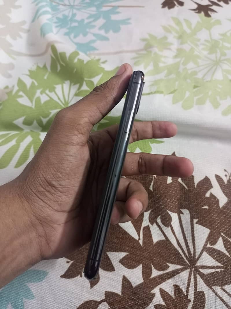 Apple iPhone XS 4