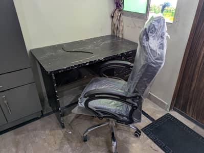 Office Chair & Computer Table for Sale – Good Condition