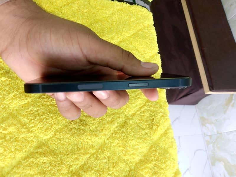 Apple iPhone 13 2
