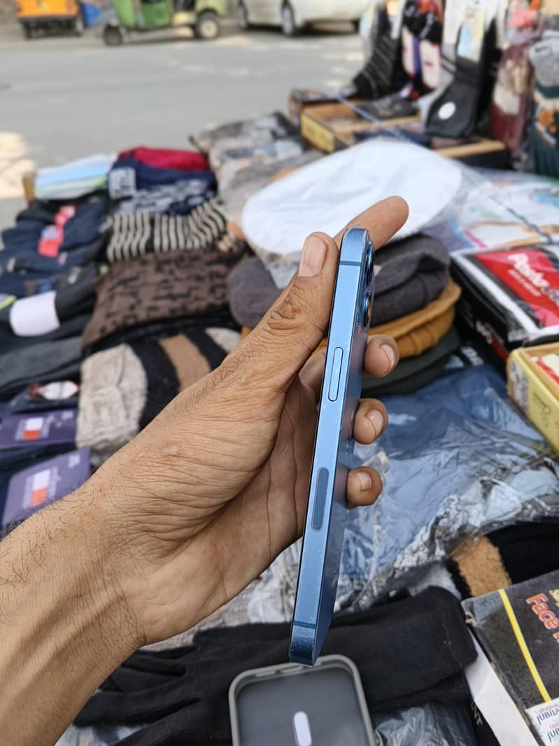 Apple iPhone 13 2