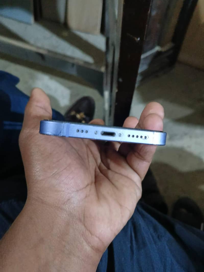 Apple iPhone 12 6