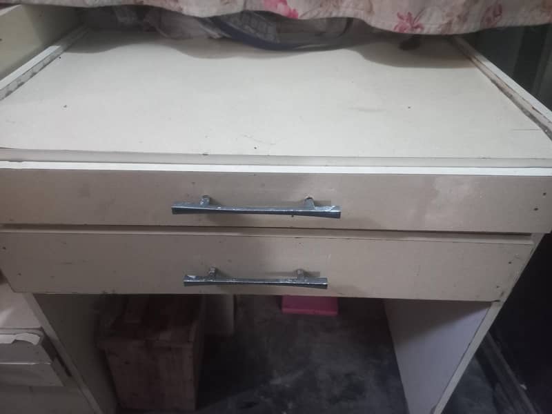 study table 0