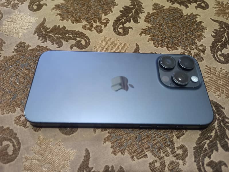 Apple iPhone 15 Pro Max 0