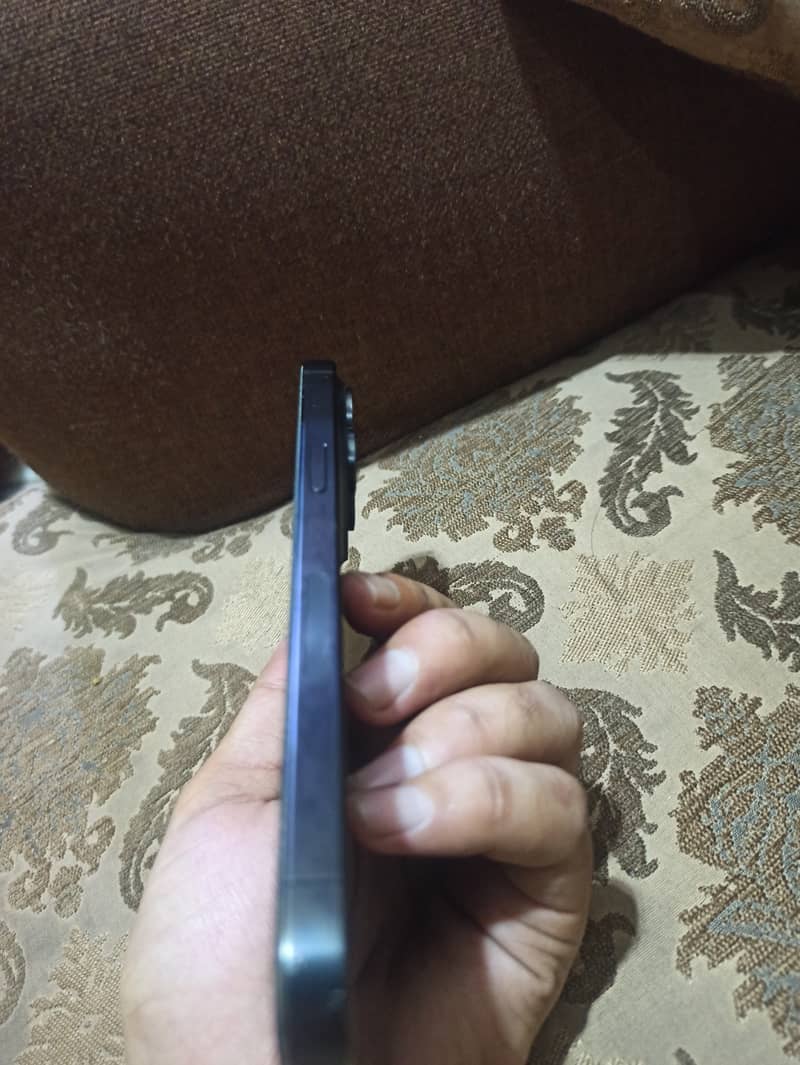 Apple iPhone 15 Pro Max 3