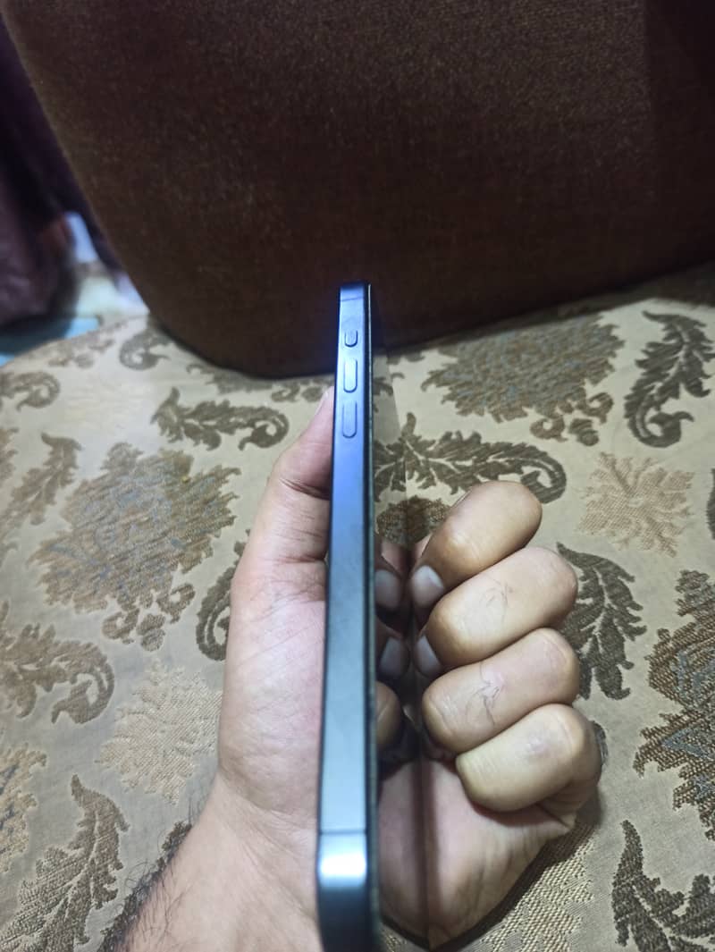 Apple iPhone 15 Pro Max 4