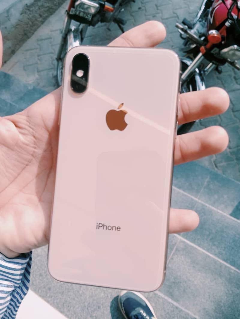 Apple iPhone Xs 4