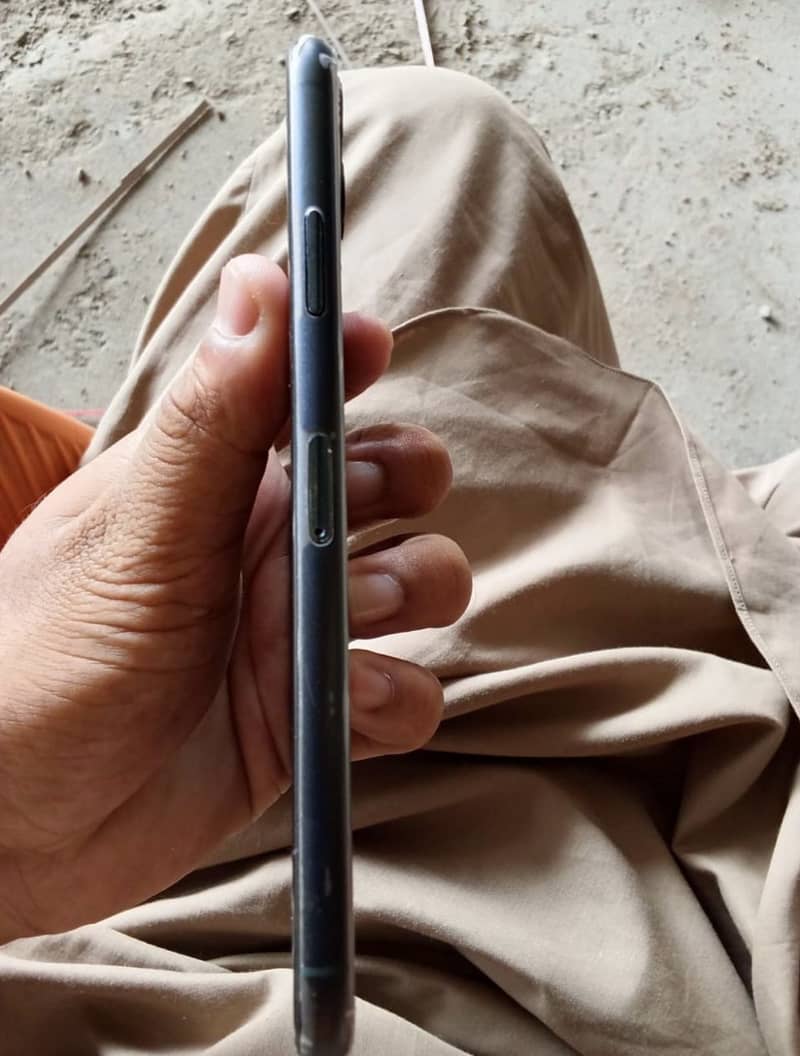 Apple iPhone 11 Pro Max 4
