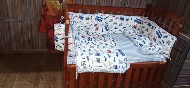 Beautiful & Solid Wooden Baby Cot for Sale (Excellent Condition)