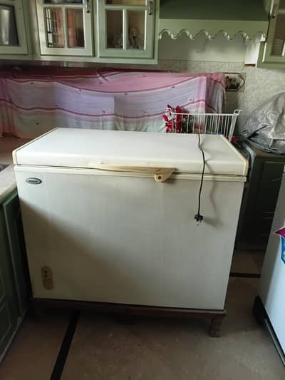 wave ka freezer hai cooling nahi kerta condtion achi hai