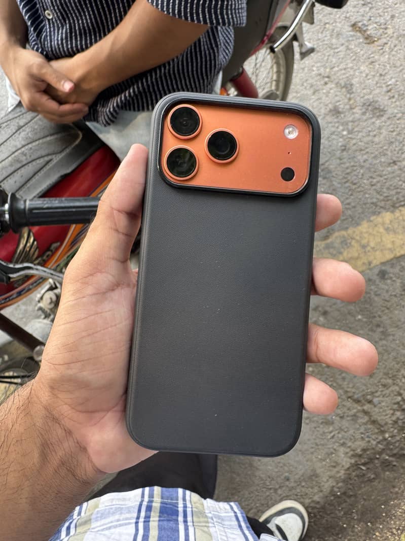 Apple iPhone 17 Pro Max 1