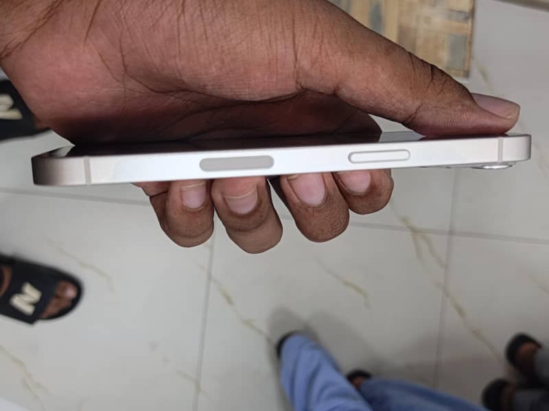 Apple iPhone 13 2