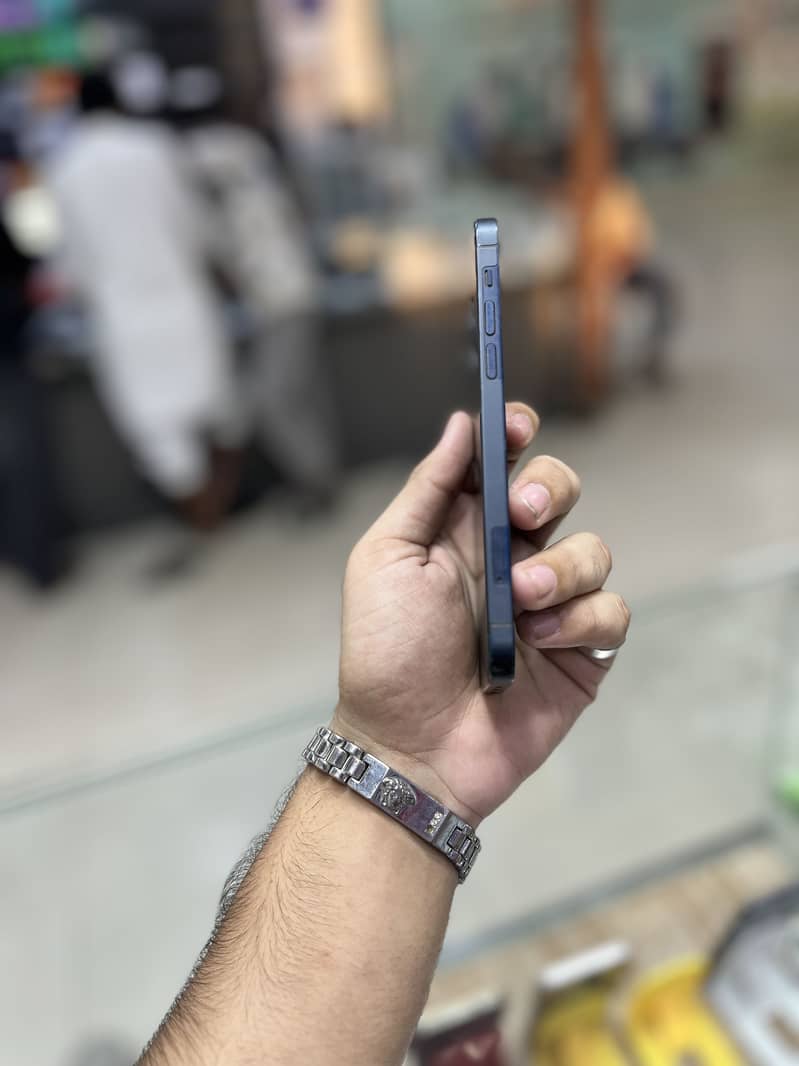 Apple iPhone 12 1