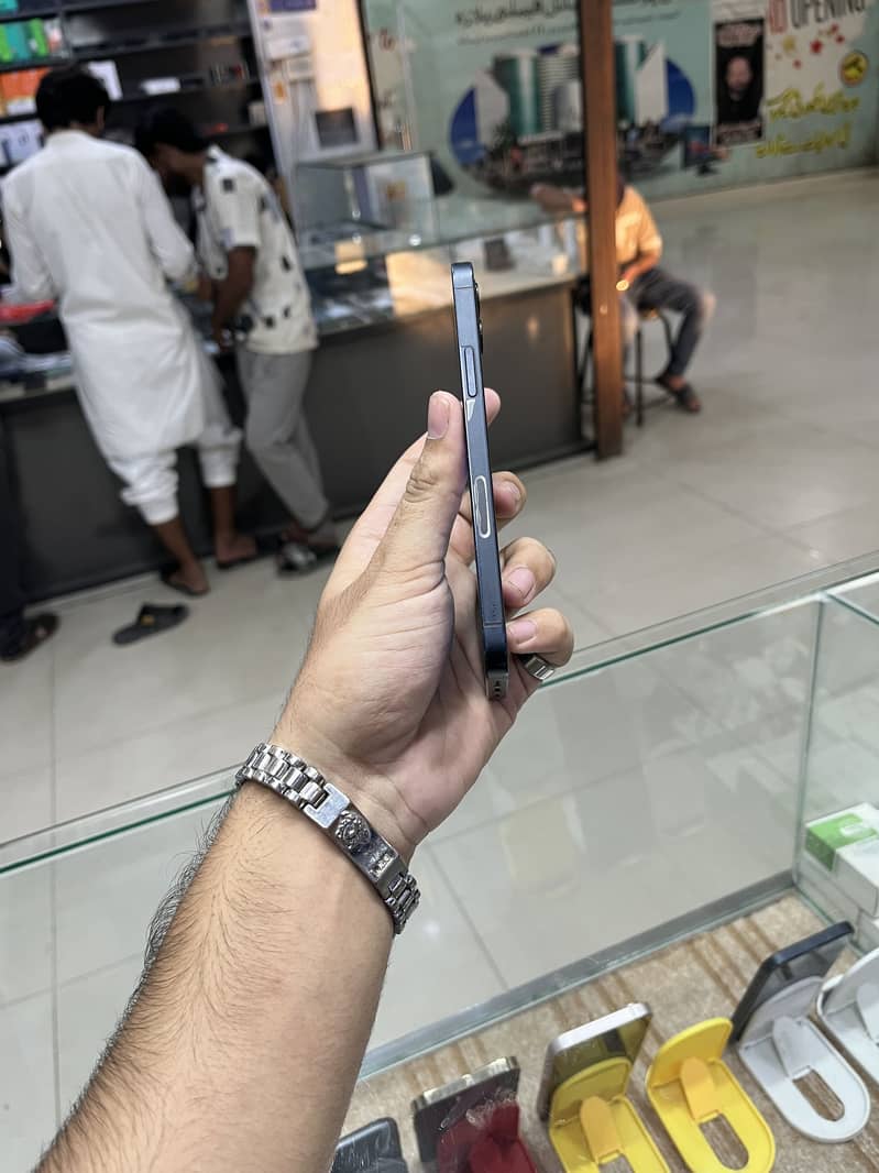 Apple iPhone 12 2