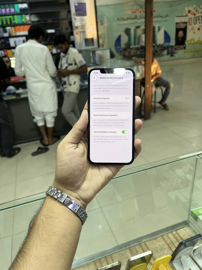 Apple iPhone 12 4